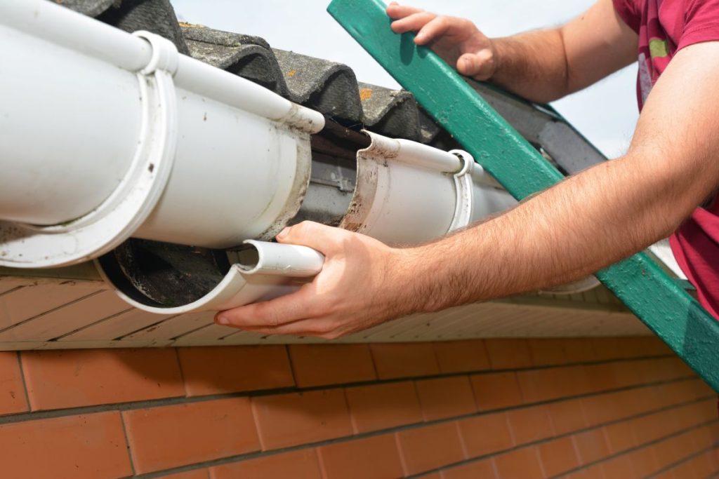 Guttering repair. Roofer contractor repair rain gutter. St Paul, MN
